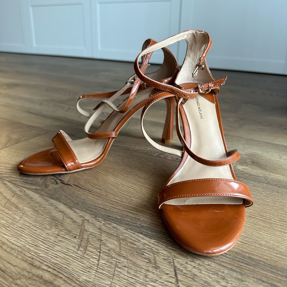 NWOT Antonio Melani Brown Heels